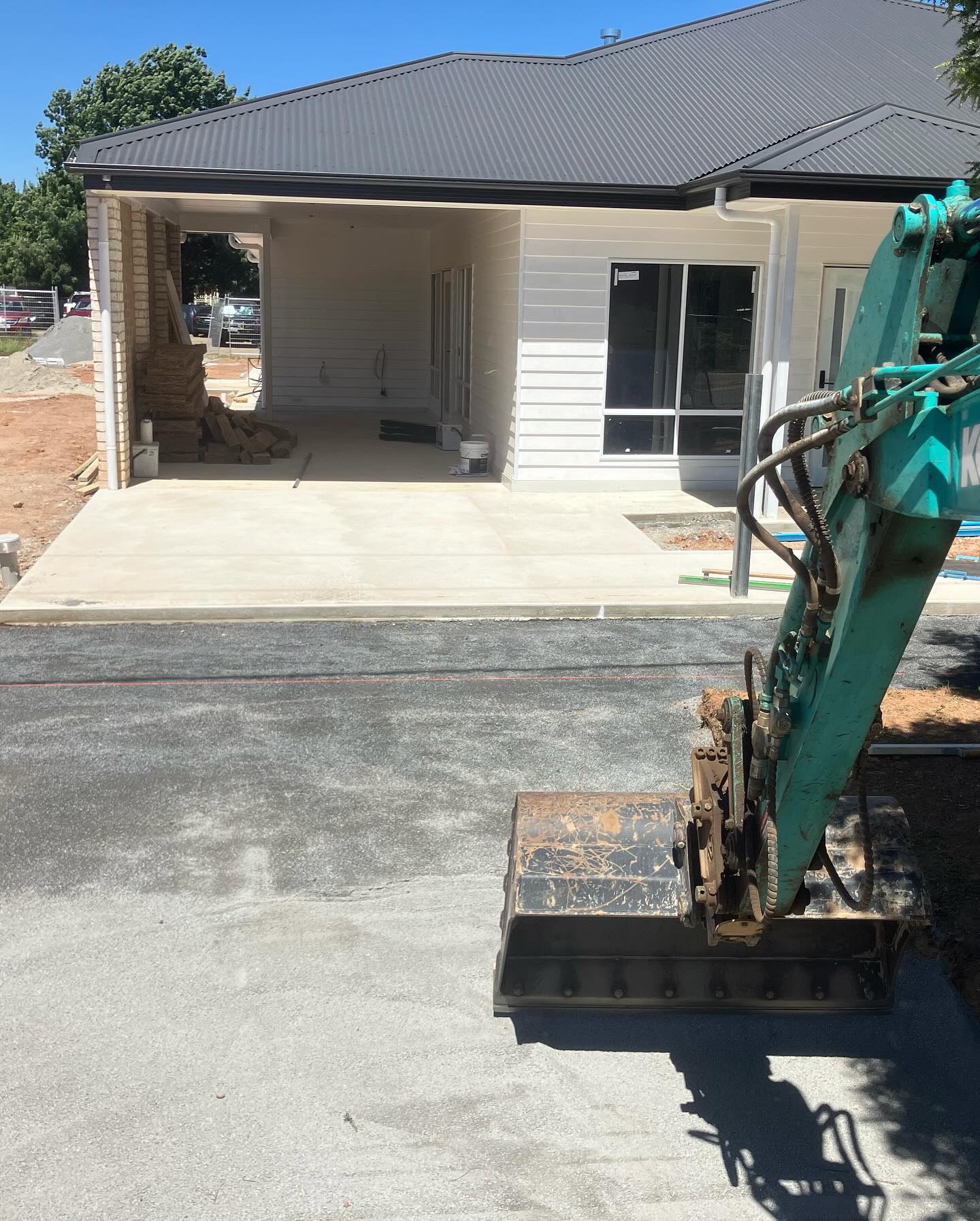 Earth Haul Excavations branded excavator at a new build site driveway after a clean-up around Benalla